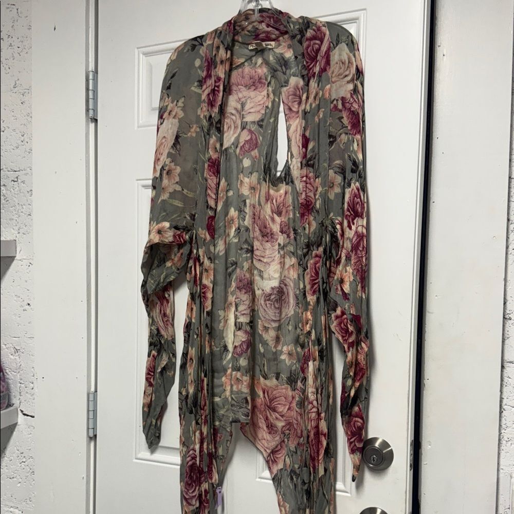 Michael Stars Pink and Cream Floral Wrap ONE SIZE - Like New - Long Sleeve